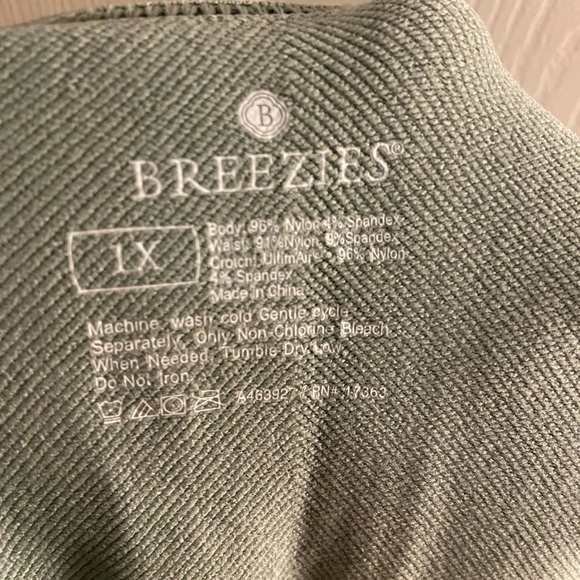 Breezies Tummy Smoothing Seamless 3/4 Cropped Legging-Sage Green 1X - Picture 3 of 5